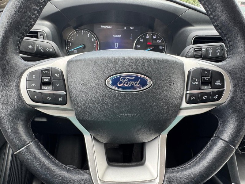 Ford Explorer Vehicle Image 21