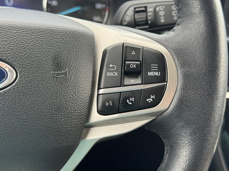 Ford Explorer Vehicle Image 23