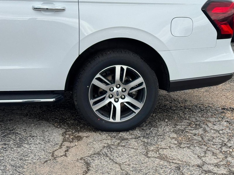 Ford Expedition Max Vehicle Image 11