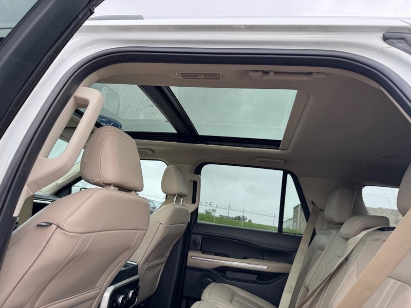 Ford Expedition Max Vehicle Image 13