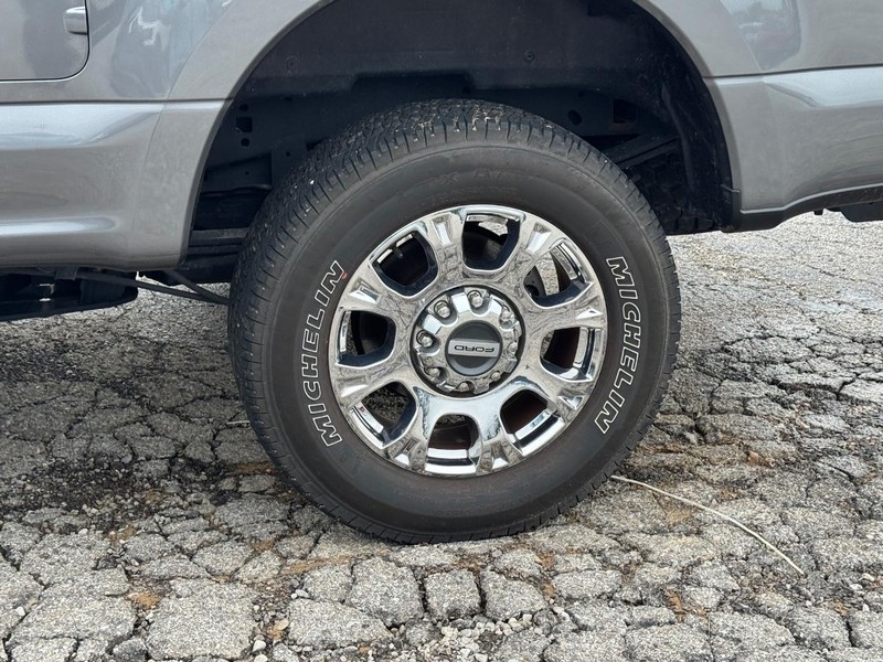 Ford Super Duty F-250 SRW Vehicle Image 11
