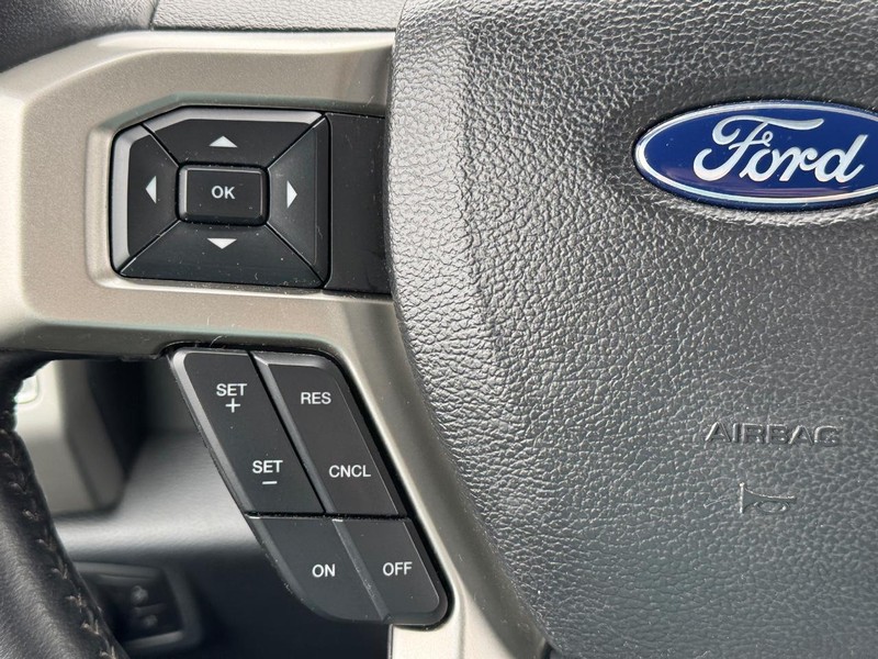 Ford Super Duty F-250 SRW Vehicle Image 21