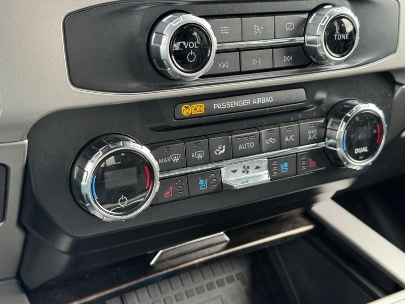 Ford Super Duty F-250 SRW Vehicle Image 24
