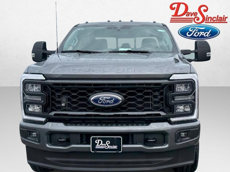 Ford Super Duty F-250 SRW Vehicle Image 02