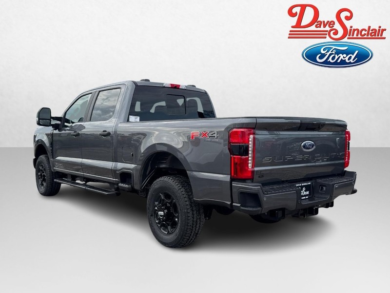 Ford Super Duty F-250 SRW Vehicle Image 09