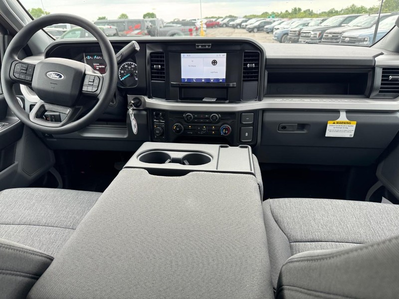 Ford Super Duty F-250 SRW Vehicle Image 14
