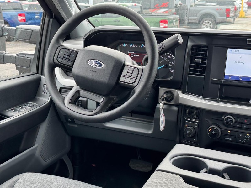 Ford Super Duty F-250 SRW Vehicle Image 15