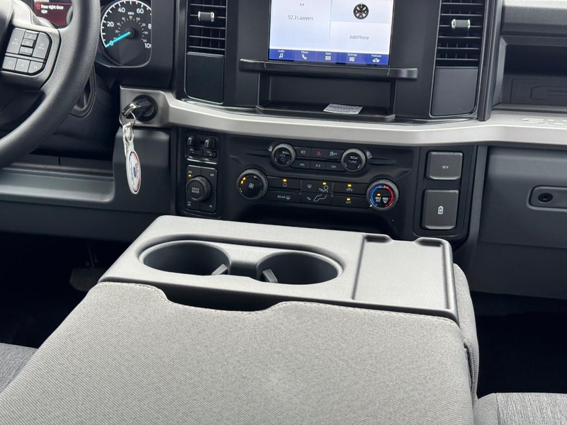 Ford Super Duty F-250 SRW Vehicle Image 17
