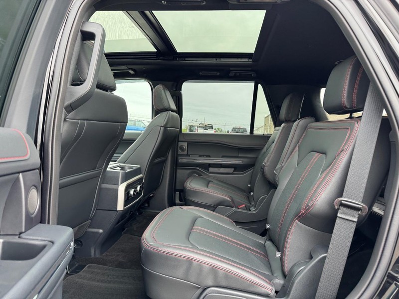 Ford Expedition Vehicle Image 12