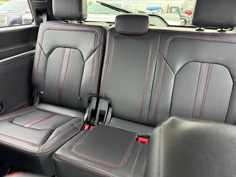 Ford Expedition Vehicle Image 15