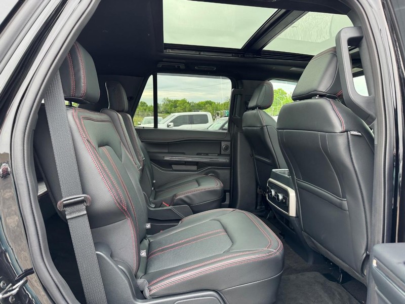 Ford Expedition Vehicle Image 16
