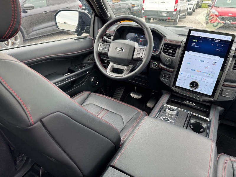 Ford Expedition Vehicle Image 17