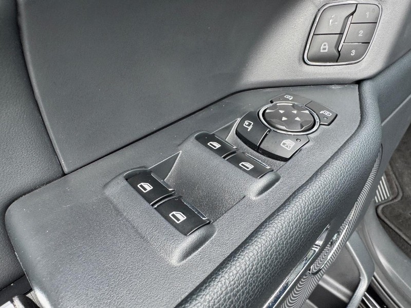 Ford Expedition Vehicle Image 21