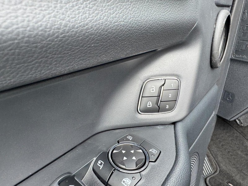 Ford Expedition Vehicle Image 22