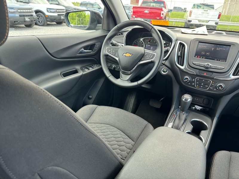 Chevrolet Equinox Vehicle Image 14