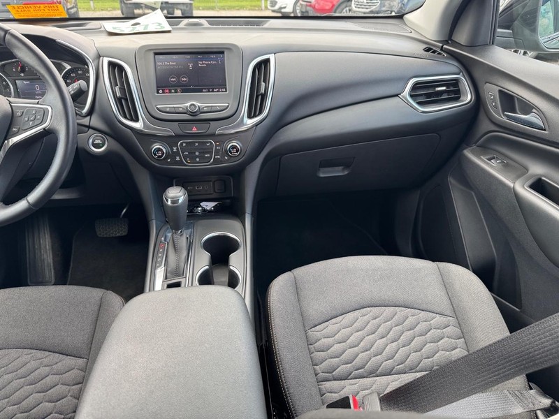 Chevrolet Equinox Vehicle Image 16