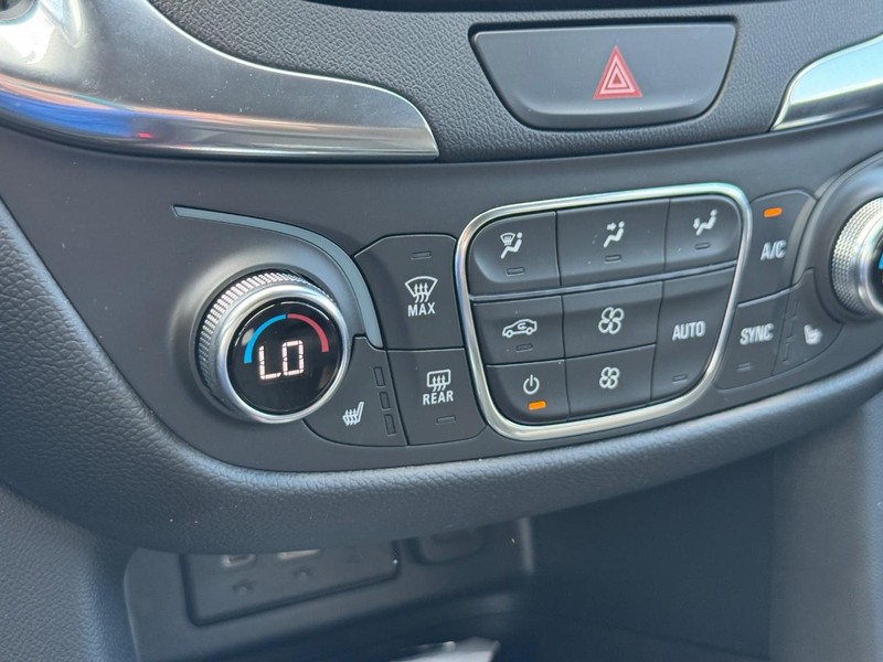 Chevrolet Equinox Vehicle Image 22