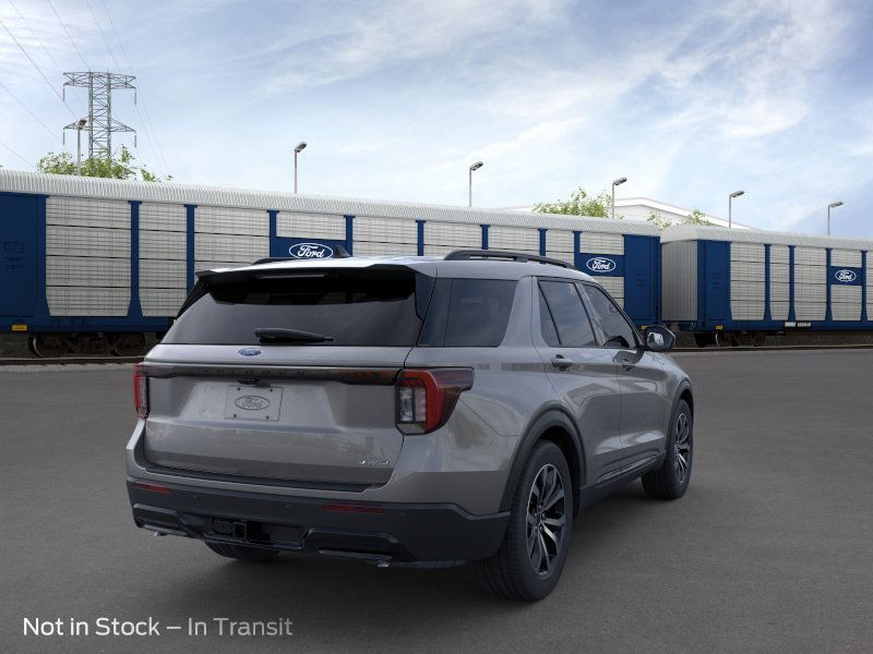 Ford Explorer Vehicle Image 10