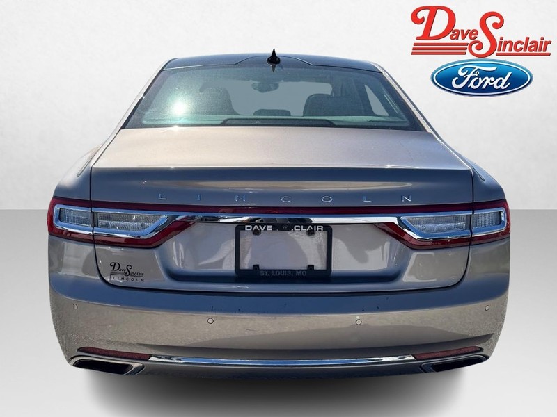 Lincoln Continental Vehicle Image 08