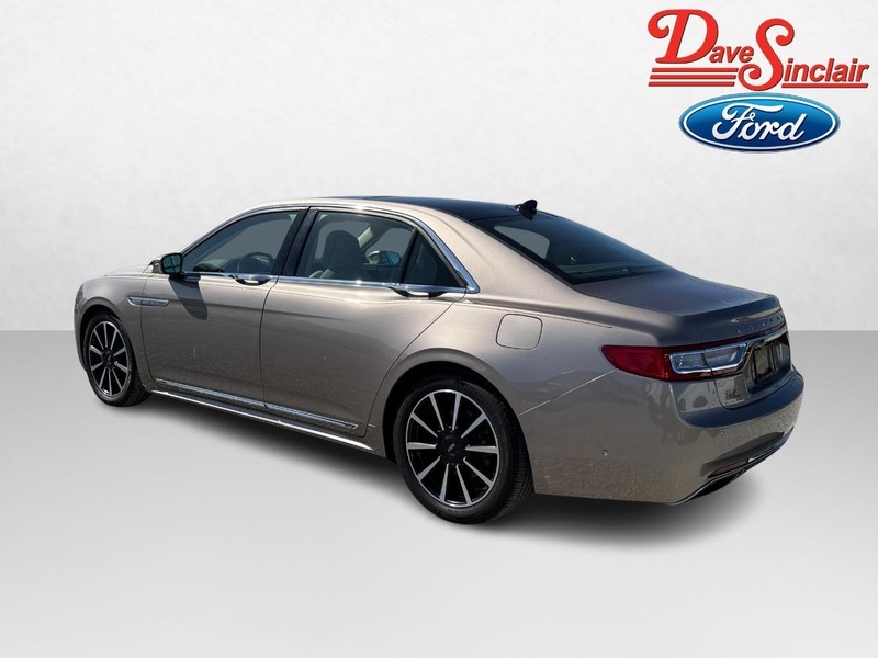 Lincoln Continental Vehicle Image 09