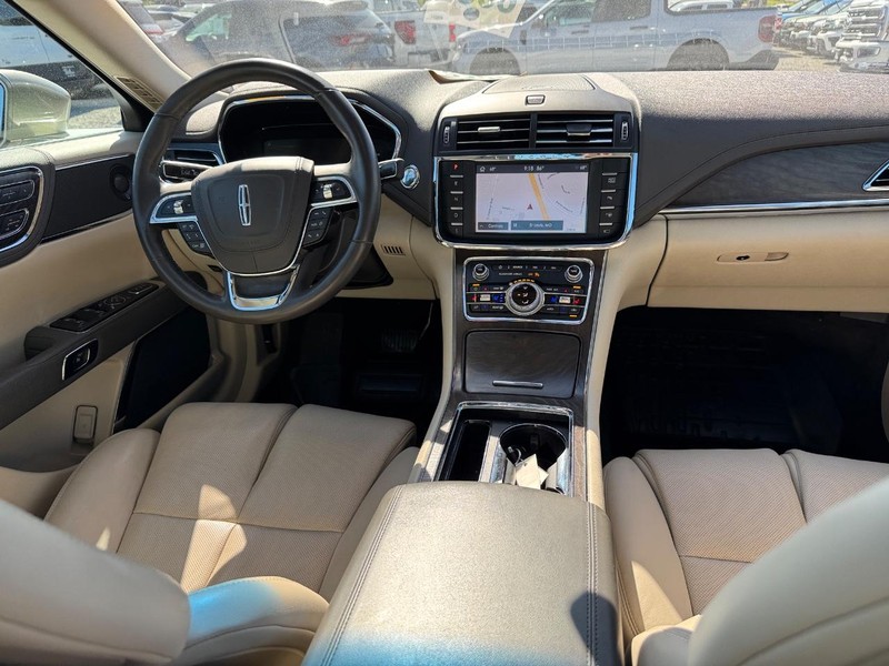 Lincoln Continental Vehicle Image 17