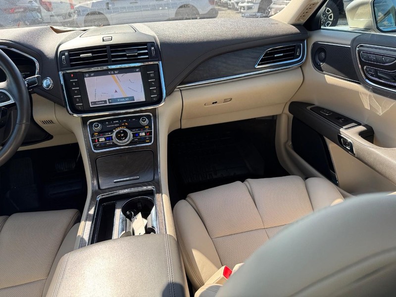 Lincoln Continental Vehicle Image 18