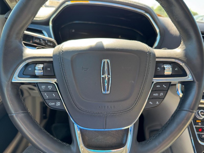 Lincoln Continental Vehicle Image 22