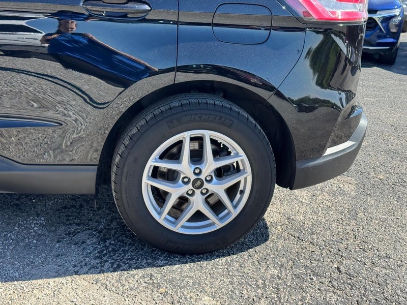 Ford Edge Vehicle Image 11