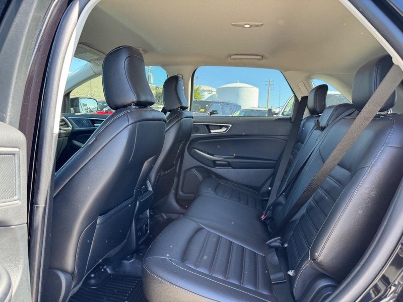 Ford Edge Vehicle Image 12