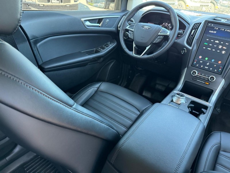 Ford Edge Vehicle Image 14