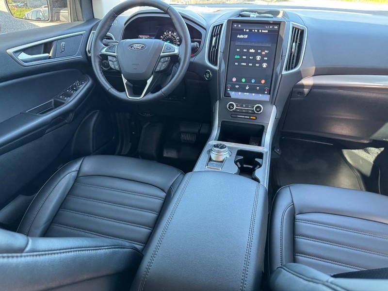 Ford Edge Vehicle Image 15