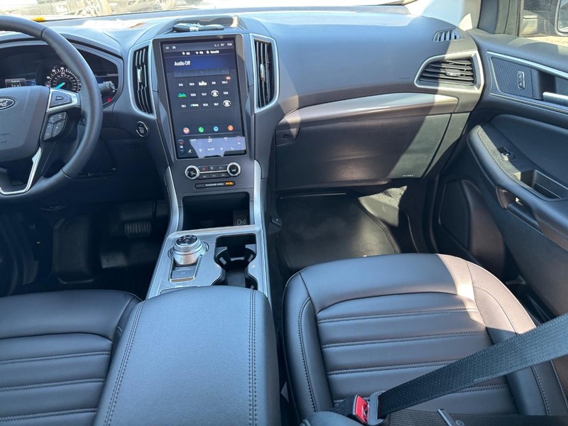 Ford Edge Vehicle Image 16