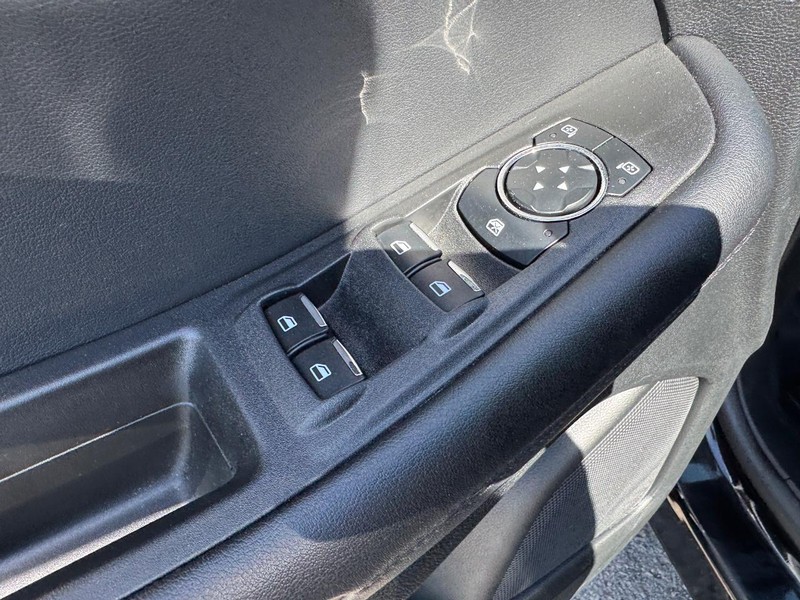Ford Edge Vehicle Image 18