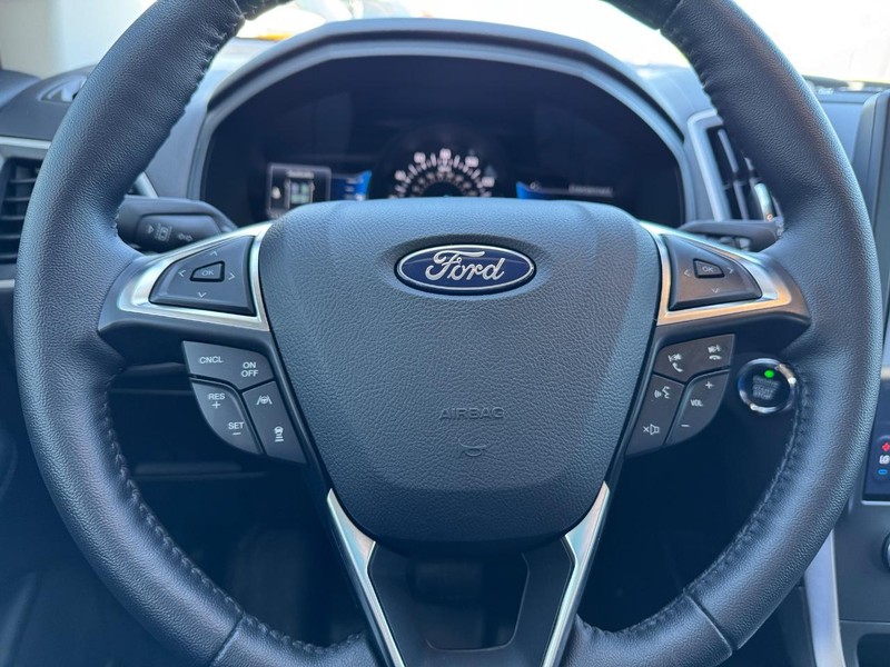Ford Edge Vehicle Image 19