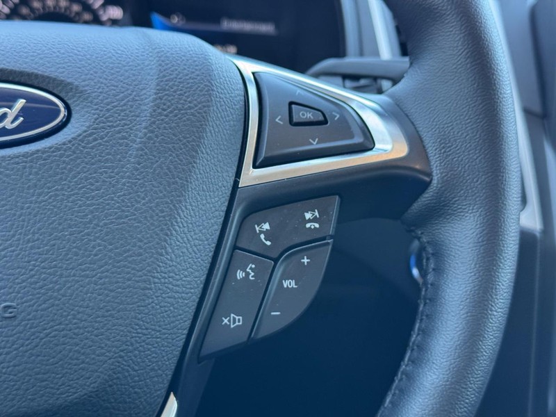 Ford Edge Vehicle Image 21