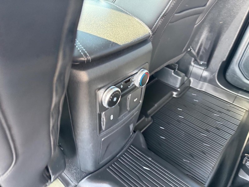Ford Explorer Vehicle Image 13