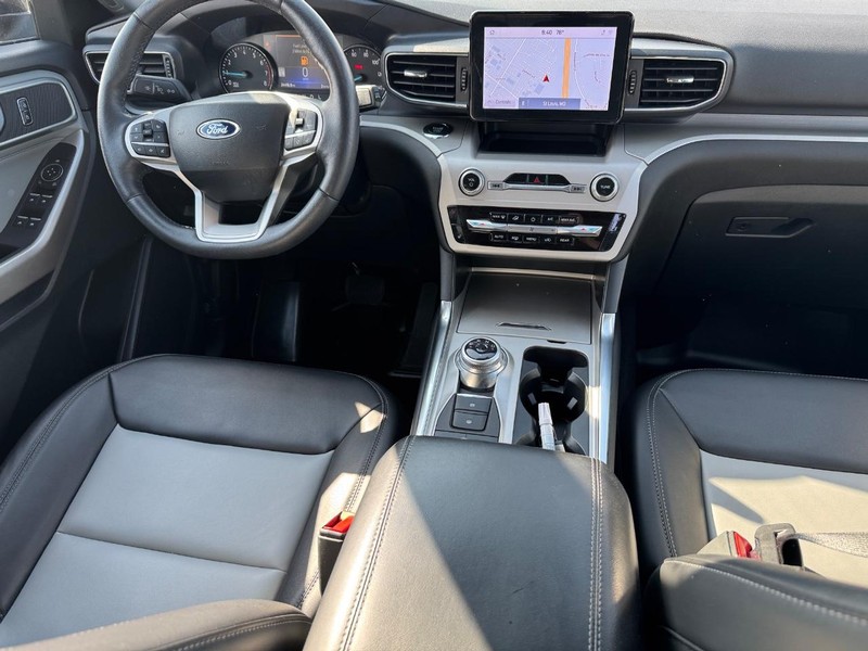 Ford Explorer Vehicle Image 17
