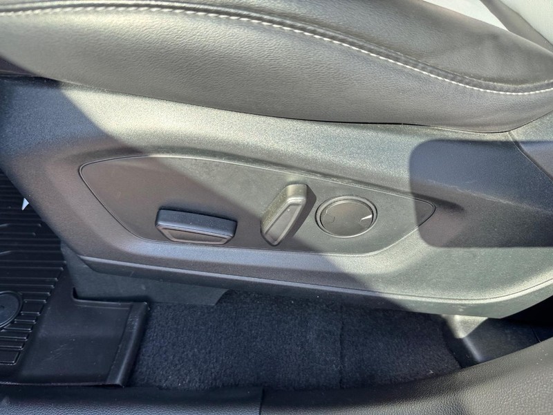 Ford Explorer Vehicle Image 19
