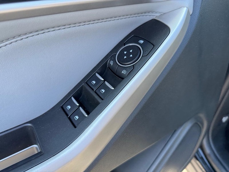 Ford Explorer Vehicle Image 20