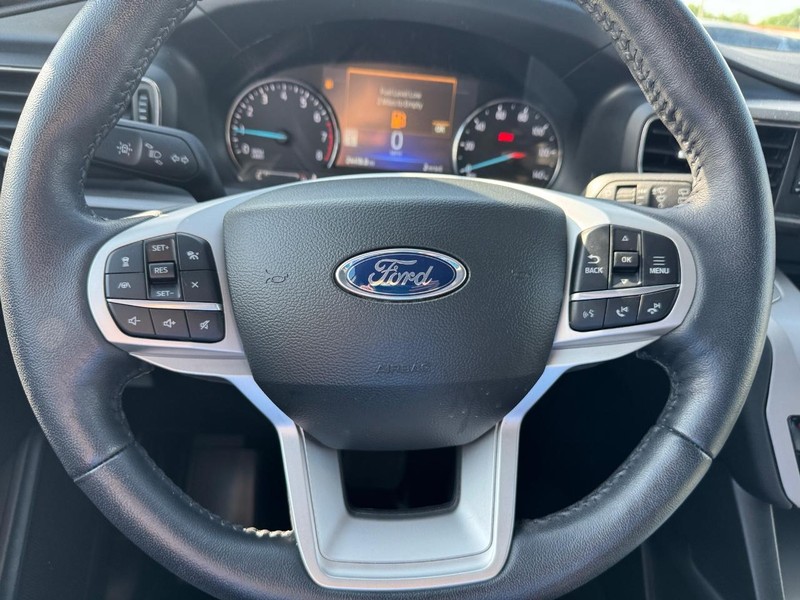 Ford Explorer Vehicle Image 21