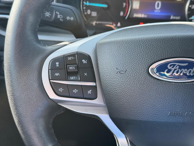 Ford Explorer Vehicle Image 22