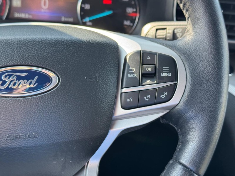 Ford Explorer Vehicle Image 23