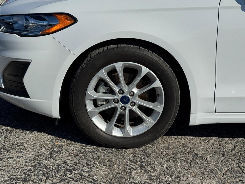 Ford Fusion Vehicle Image 11