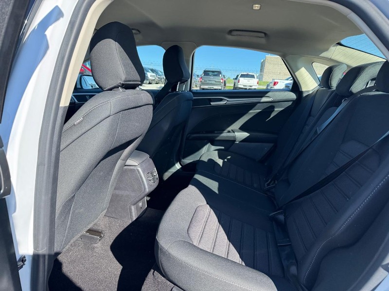 Ford Fusion Vehicle Image 12