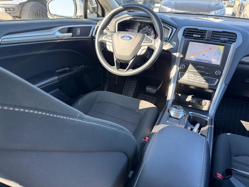 Ford Fusion Vehicle Image 14
