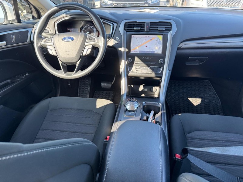 Ford Fusion Vehicle Image 15
