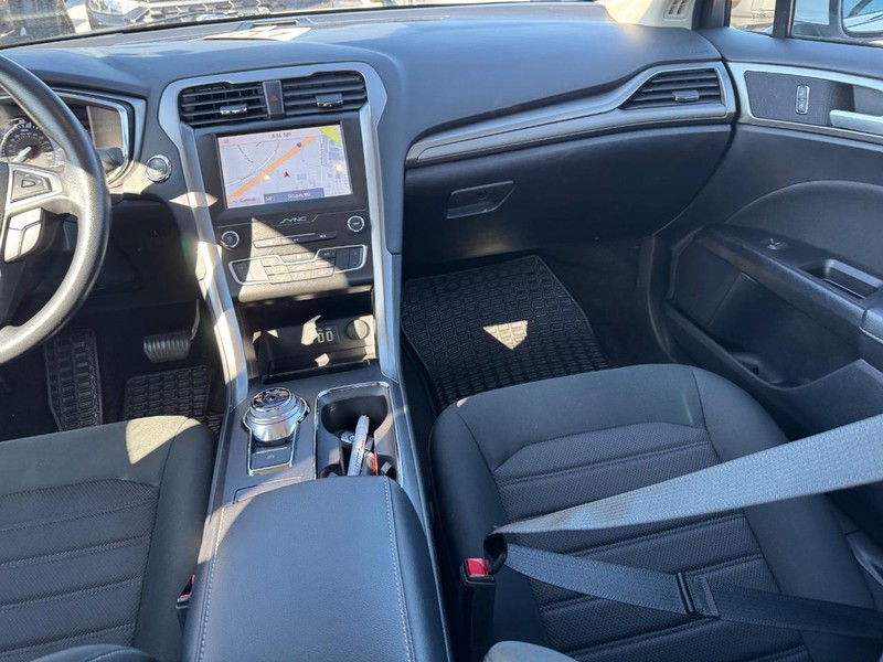 Ford Fusion Vehicle Image 16