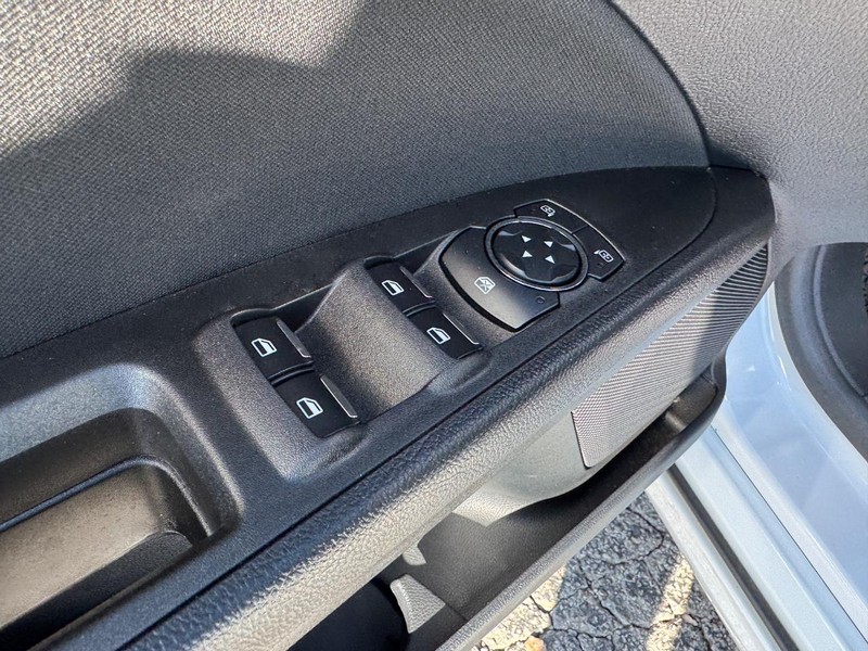 Ford Fusion Vehicle Image 18