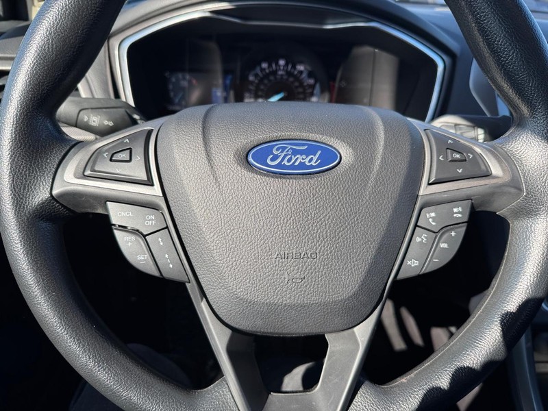 Ford Fusion Vehicle Image 19