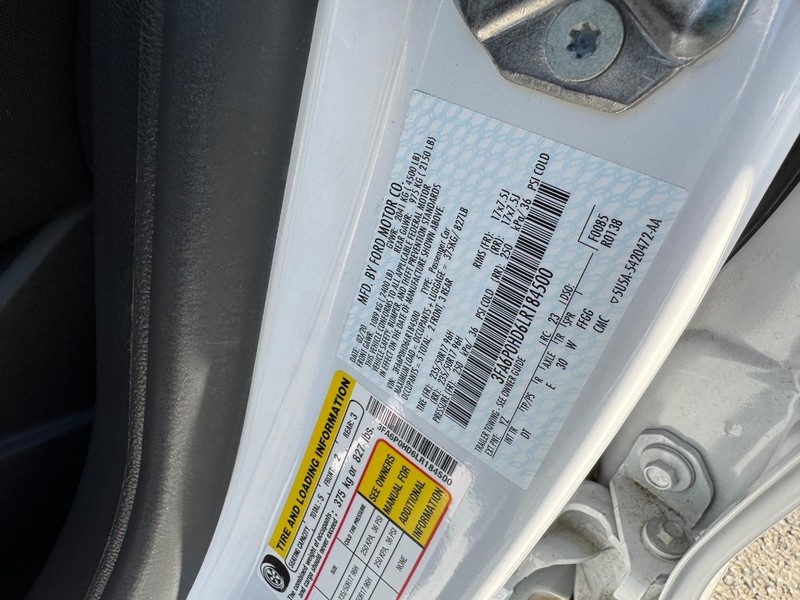 Ford Fusion Vehicle Image 24